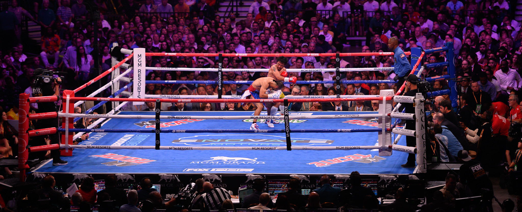 Saturday Fight Night In Vegas Pacquiao Wins Split Decision Before More