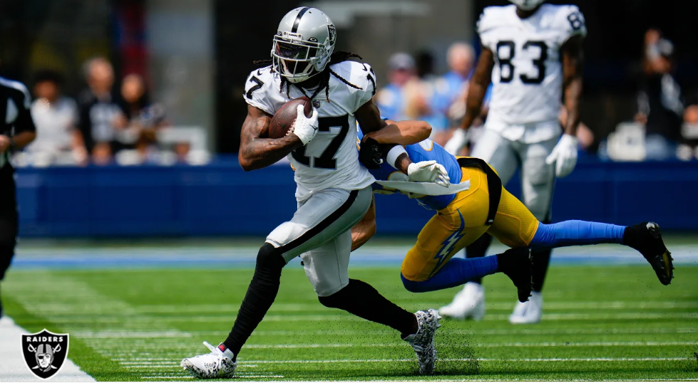 Derek Carr-Davante Adams connection rallies Raiders past Chargers 27-20