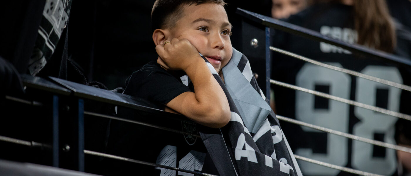 Halftime: Raiders 13 Chiefs 10; Great Crowd Atmosphere At Allegiant Stadium