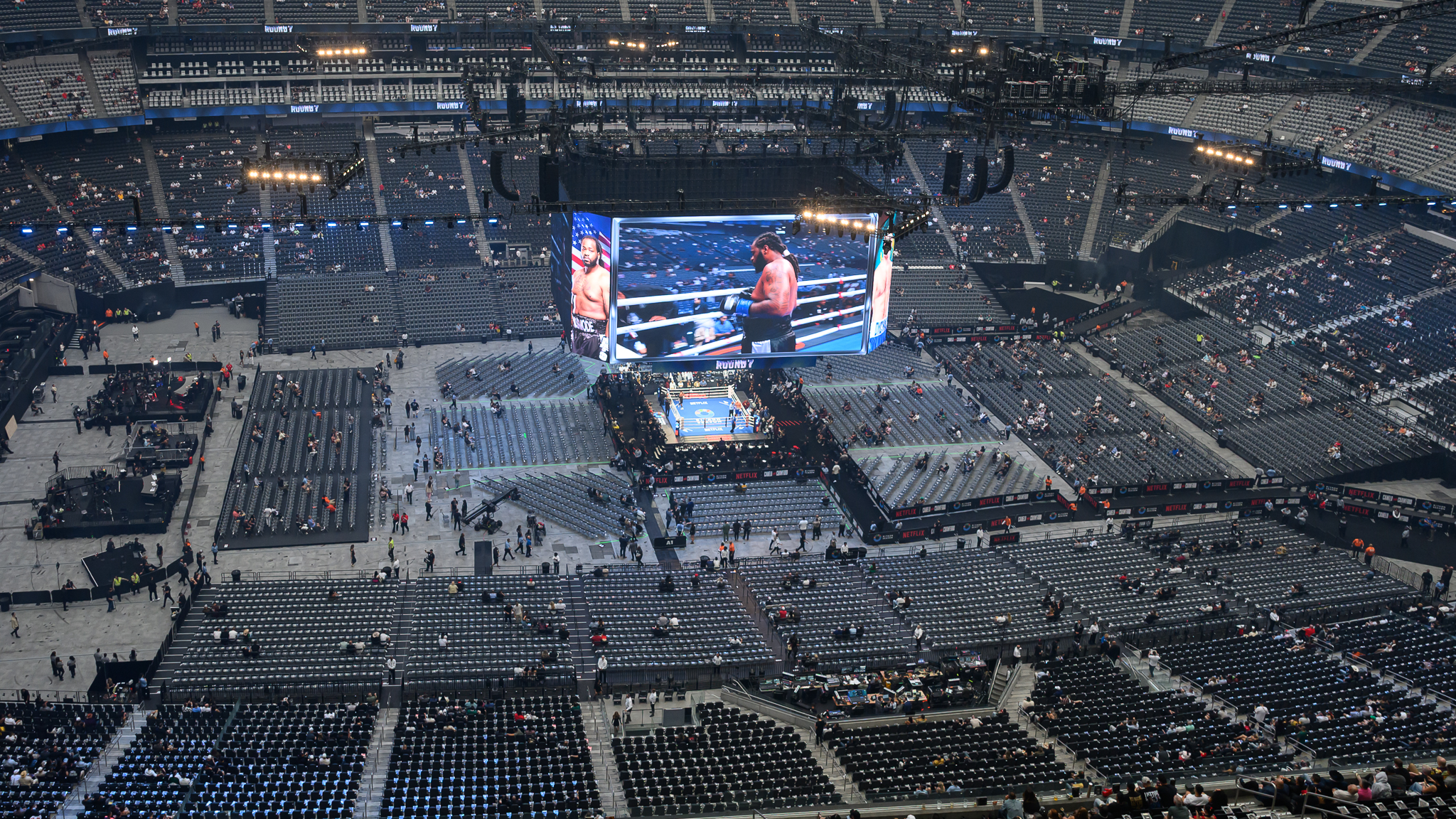 Different Type Of Fight Night In Las Vegas: This Time, It's Inside